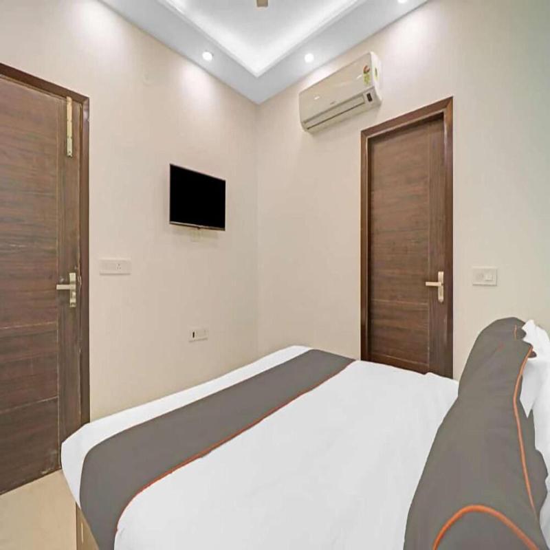 Hotel Heven image