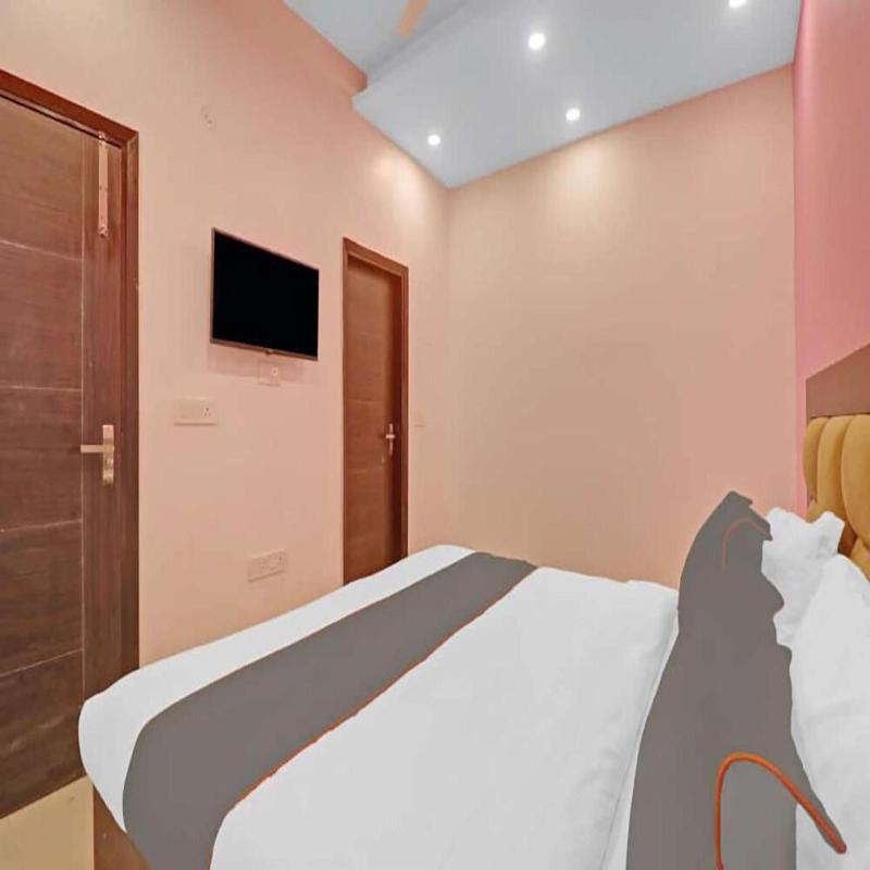 Hotel Heven image