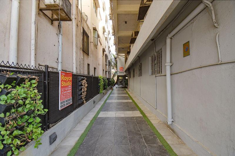 Fabhotel Royce Studio Apartments image