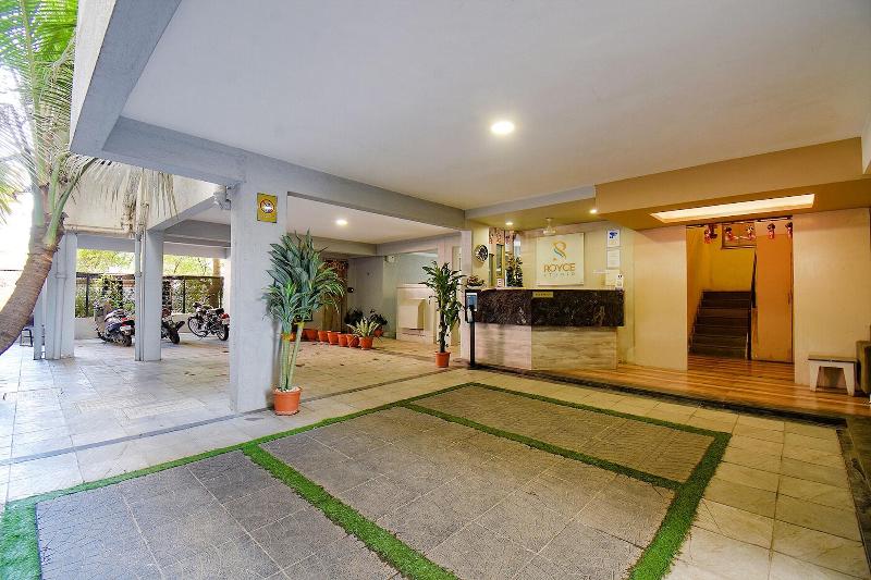 Fabhotel Royce Studio Apartments image