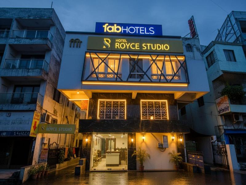 Fabhotel Royce Studio Apartments image
