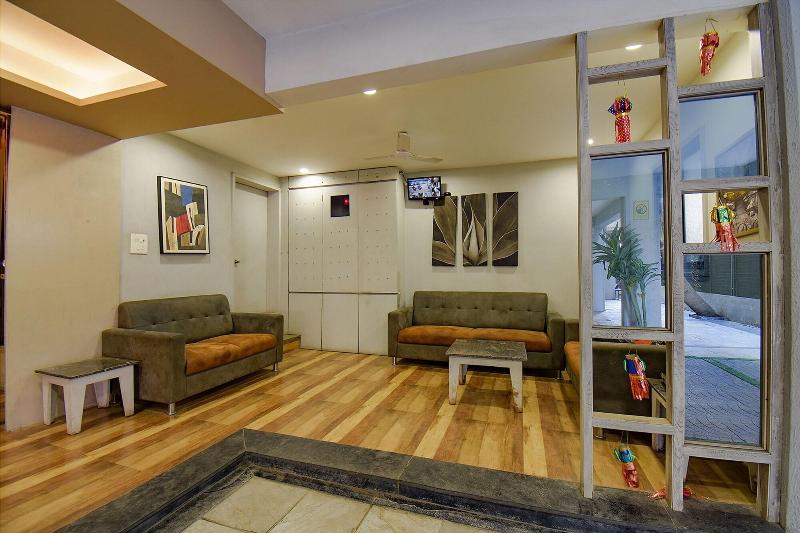 Fabhotel Royce Studio Apartments image