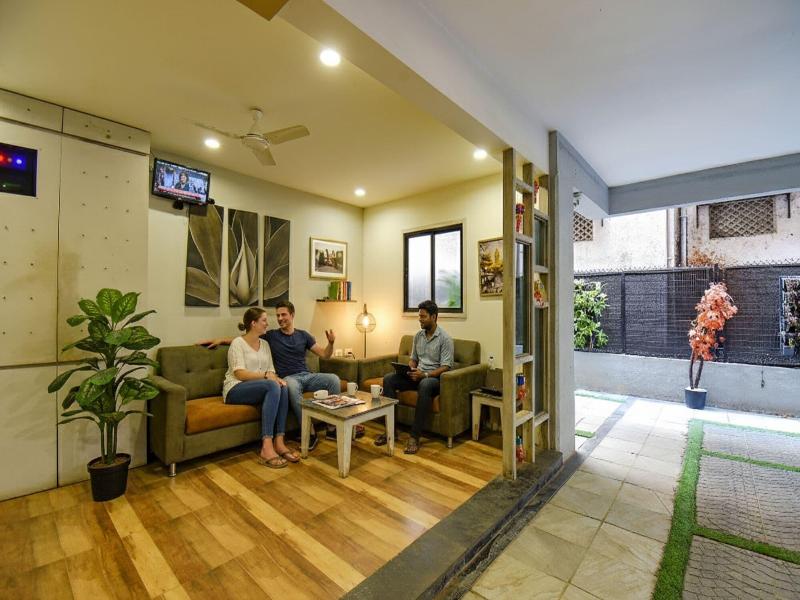 Fabhotel Royce Studio Apartments image