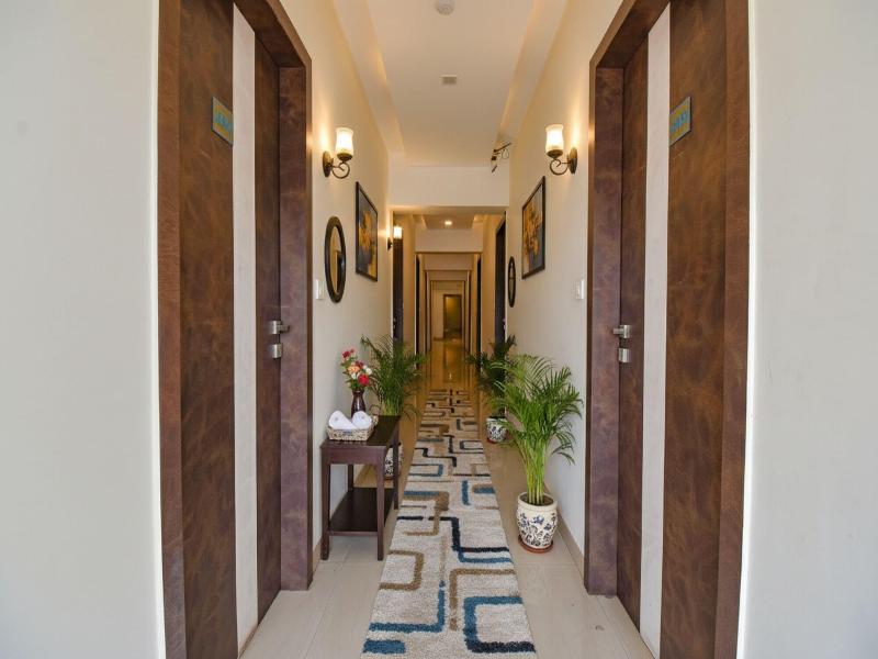 Fabhotel Royce Studio Apartments image