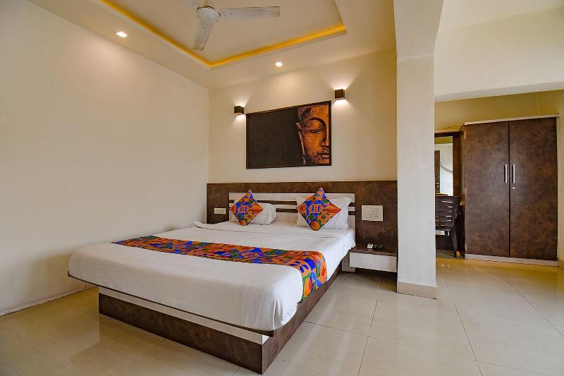 Fabhotel Royce Studio Apartments image