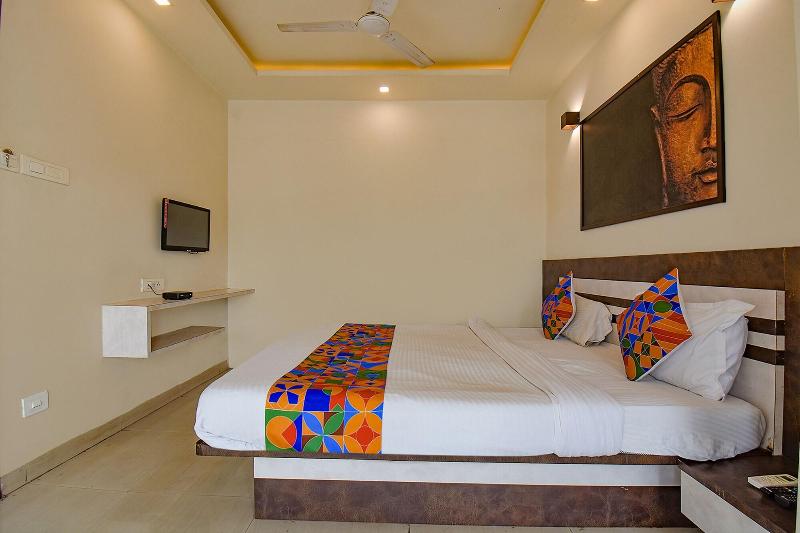 Fabhotel Royce Studio Apartments image