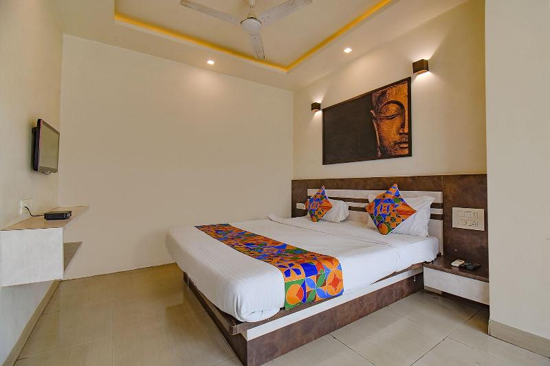 Fabhotel Royce Studio Apartments image
