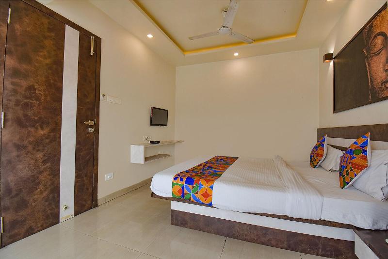 Fabhotel Royce Studio Apartments image