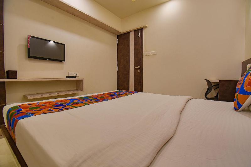 Fabhotel Royce Studio Apartments image