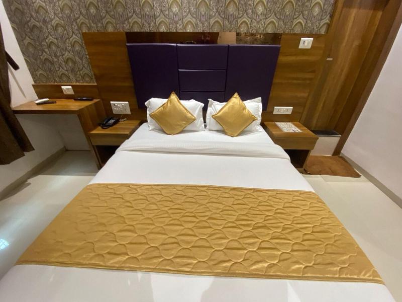 Hotel Bkc Crown Near Trade Centre image