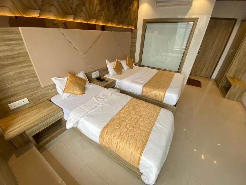 Hotel Bkc Crown Near Trade Centre image