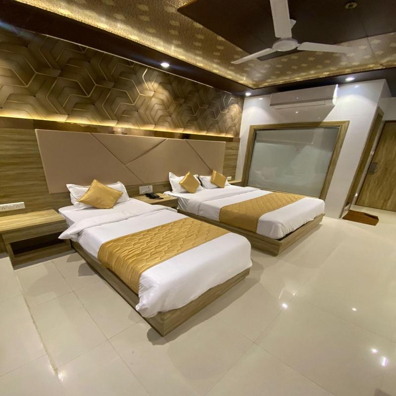 Hotel Bkc Crown Near Trade Centre image