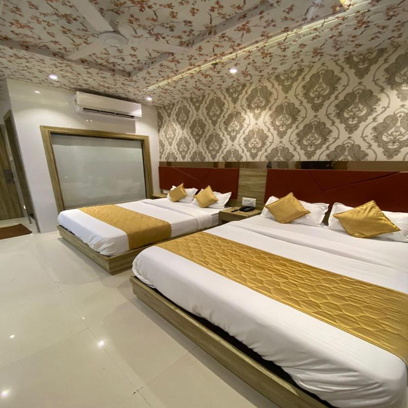 Hotel Bkc Crown Near Trade Centre image