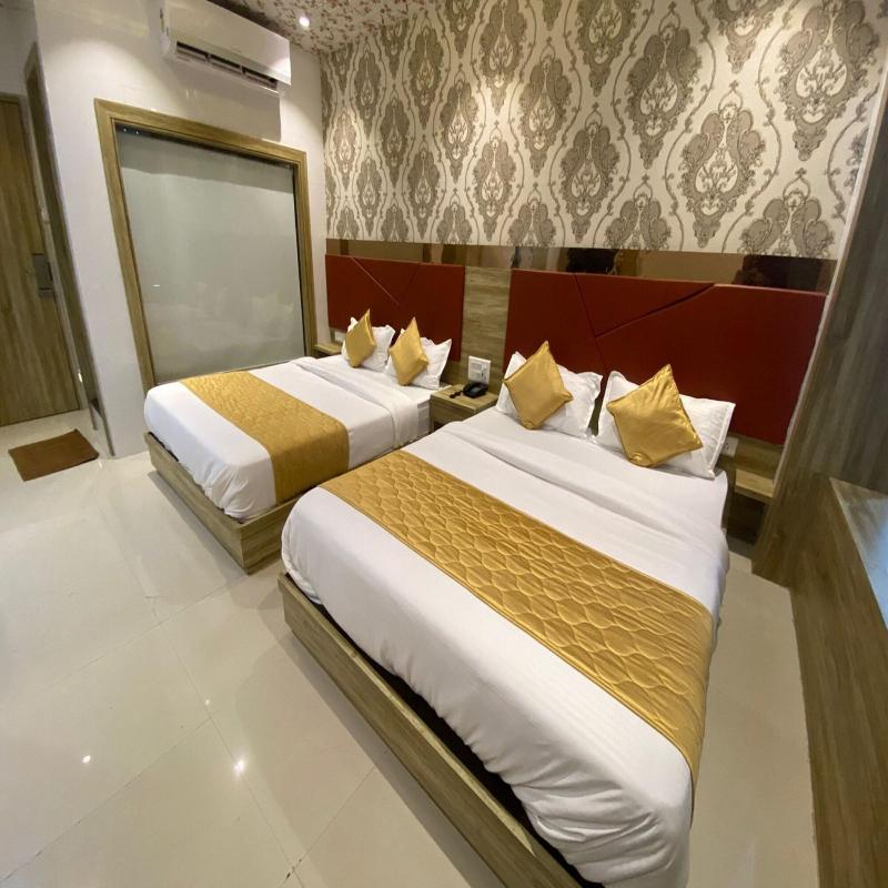 Hotel Bkc Crown Near Trade Centre image
