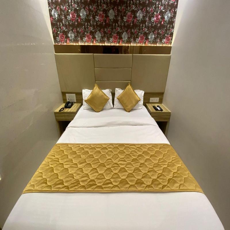 Hotel Bkc Crown Near Trade Centre image