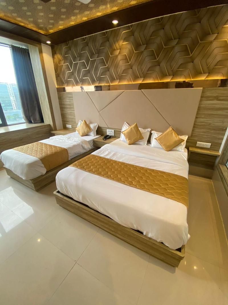 Hotel Bkc Crown Near Trade Centre image