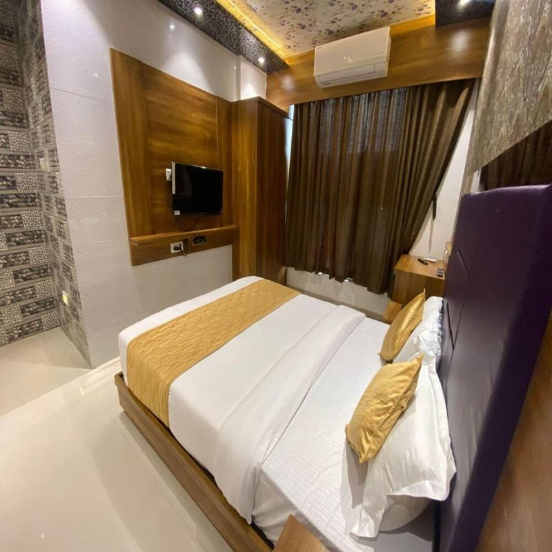 Hotel Bkc Crown Near Trade Centre image