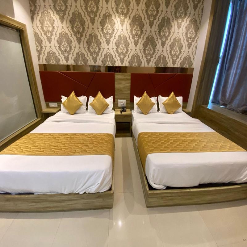 Hotel Bkc Crown Near Trade Centre image