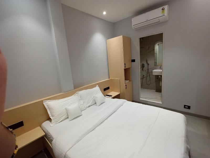 Hotel Golden Suites Near Nesco image