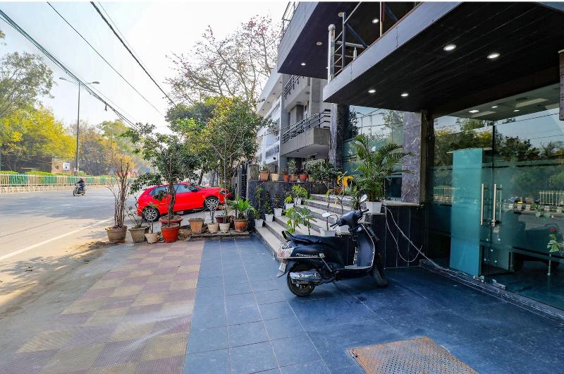 Fabhotel Admire Suites image