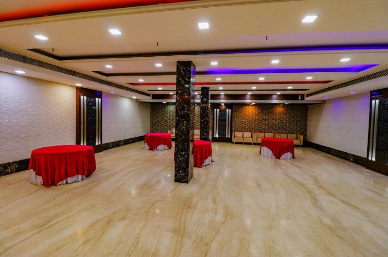 Fabhotel Admire Suites image