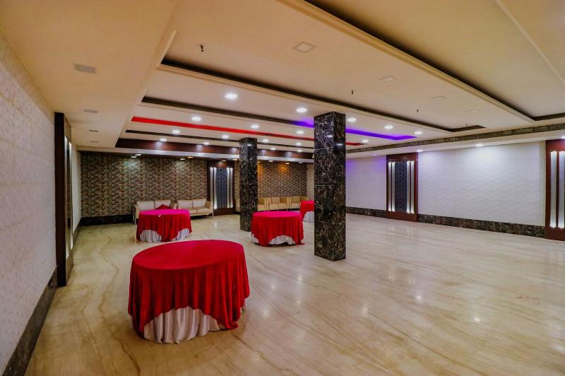 Fabhotel Admire Suites image