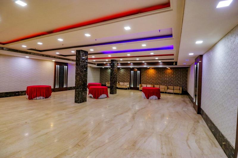 Fabhotel Admire Suites image