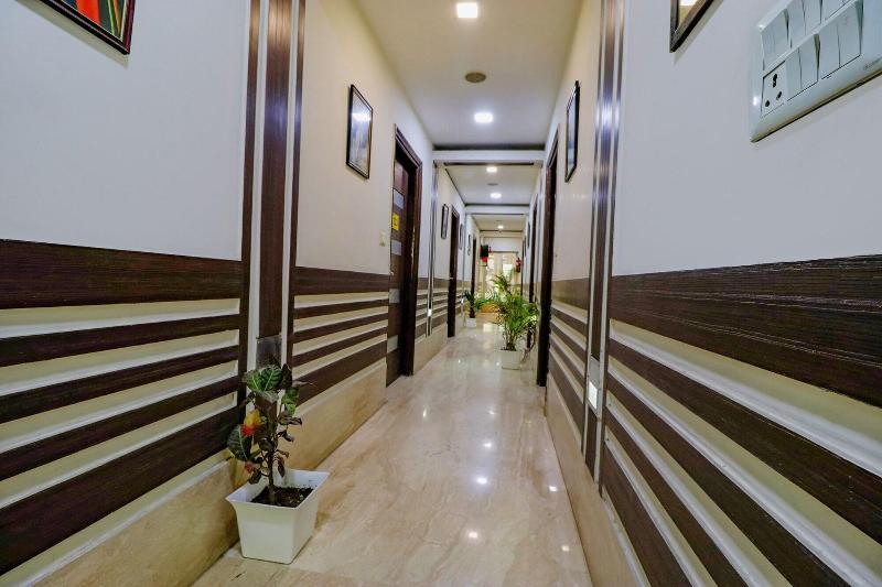 Fabhotel Admire Suites image