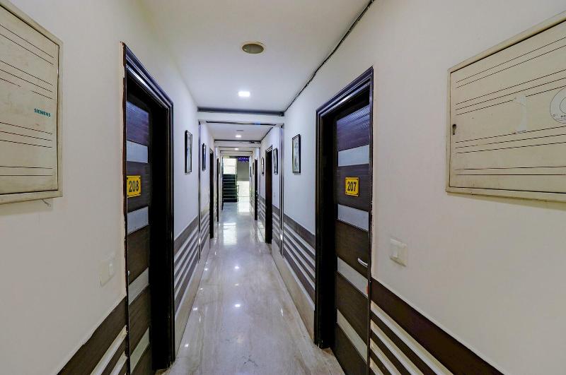Fabhotel Admire Suites image