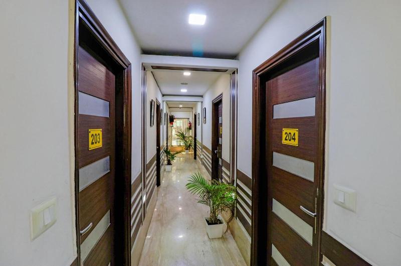 Fabhotel Admire Suites image