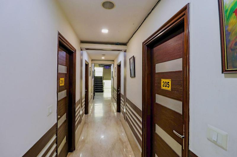Fabhotel Admire Suites image