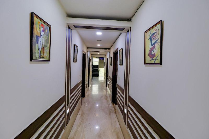 Fabhotel Admire Suites image