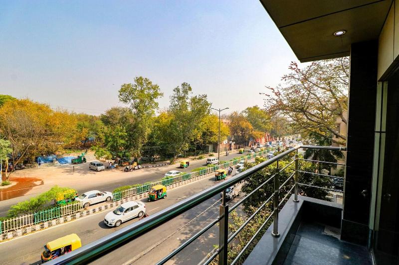 Fabhotel Admire Suites image
