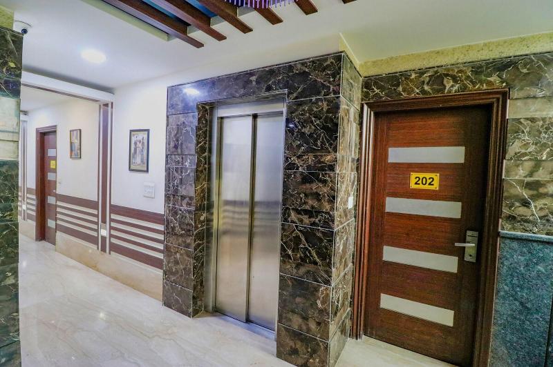 Fabhotel Admire Suites image