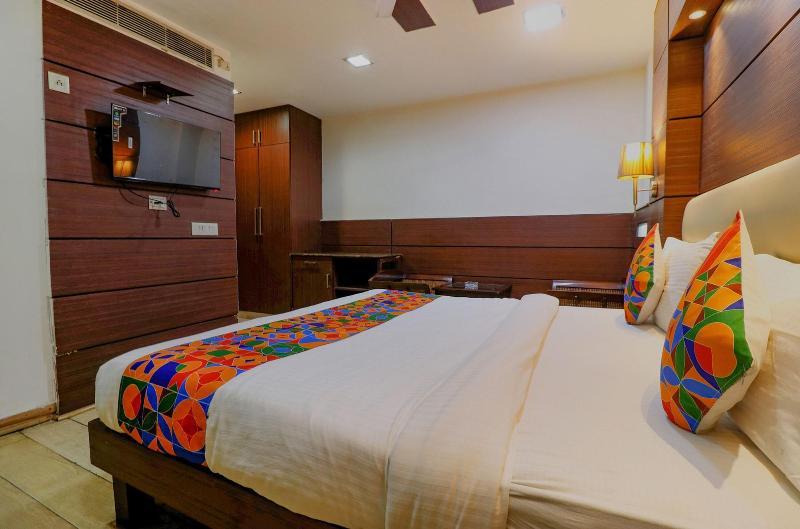 Fabhotel Admire Suites image