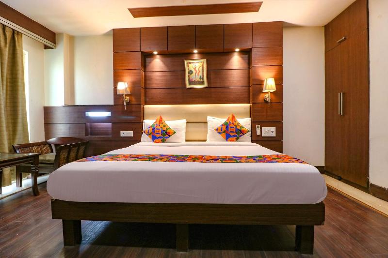 Fabhotel Admire Suites image
