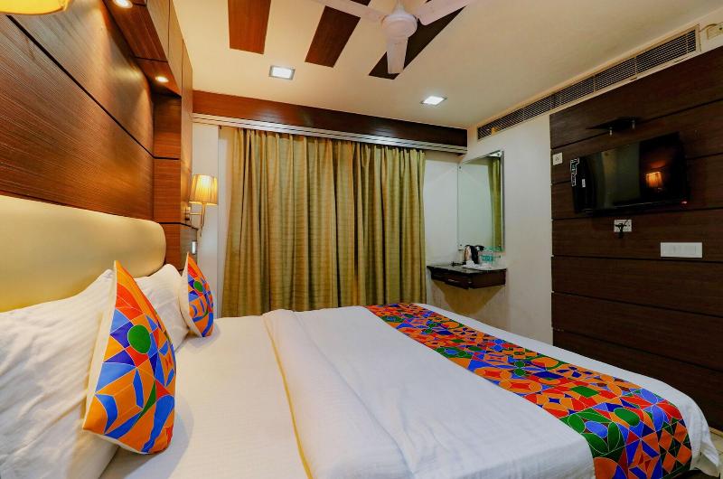 Fabhotel Admire Suites image