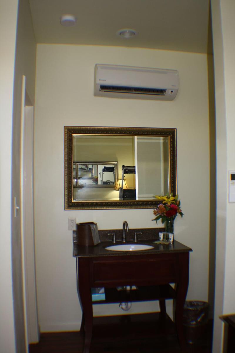 Historic Mardi Gras Inn image