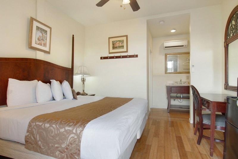 Historic Mardi Gras Inn image