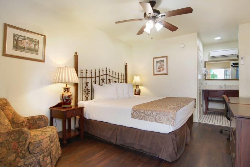 Historic Mardi Gras Inn image
