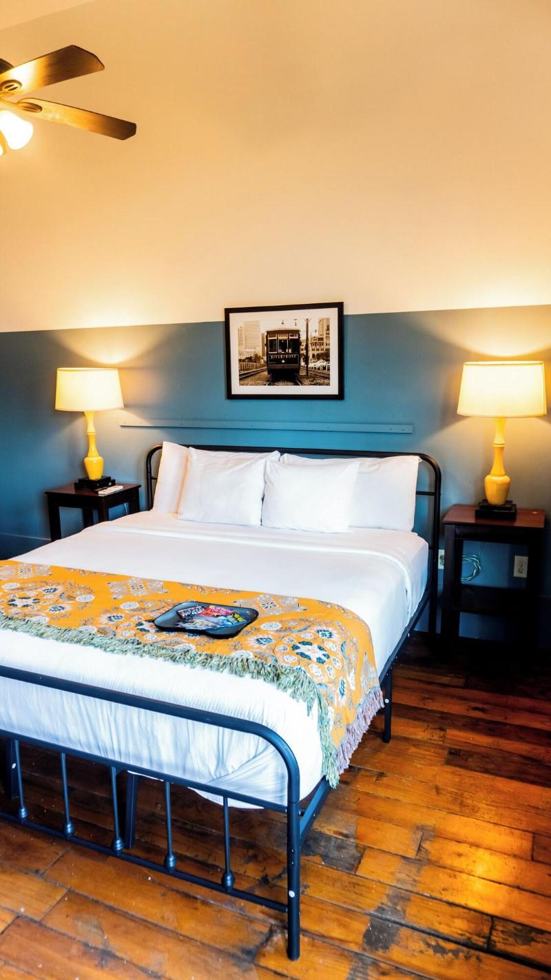 Historic Mardi Gras Inn image