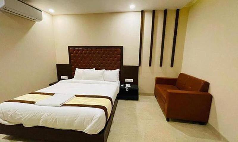 Fabhotel Vertigo Suite image
