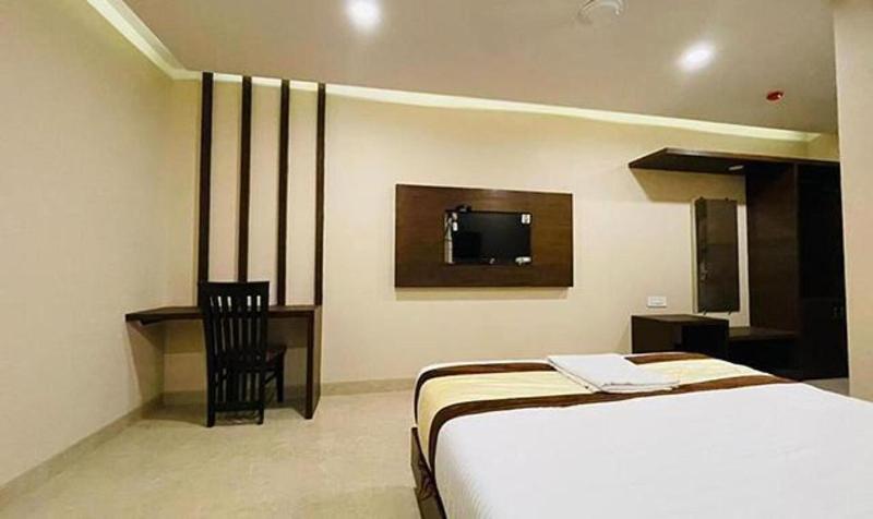 Fabhotel Vertigo Suite image