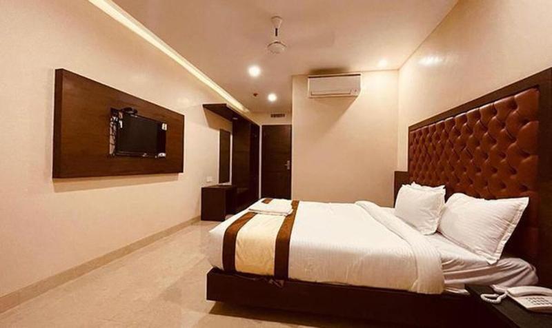 Fabhotel Vertigo Suite image