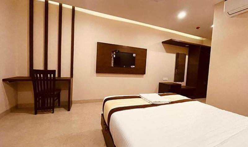Fabhotel Vertigo Suite image