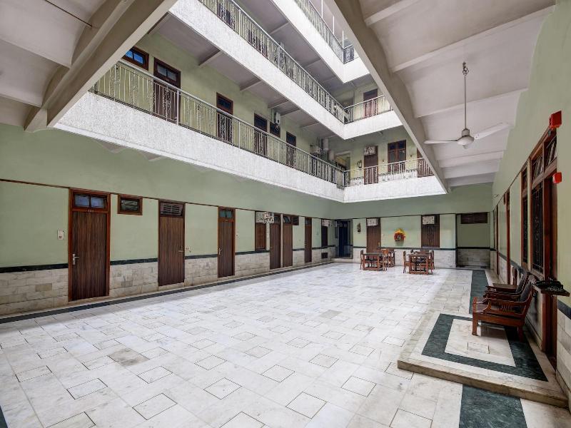 New Royal Hotel image