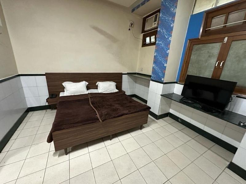 New Royal Hotel image