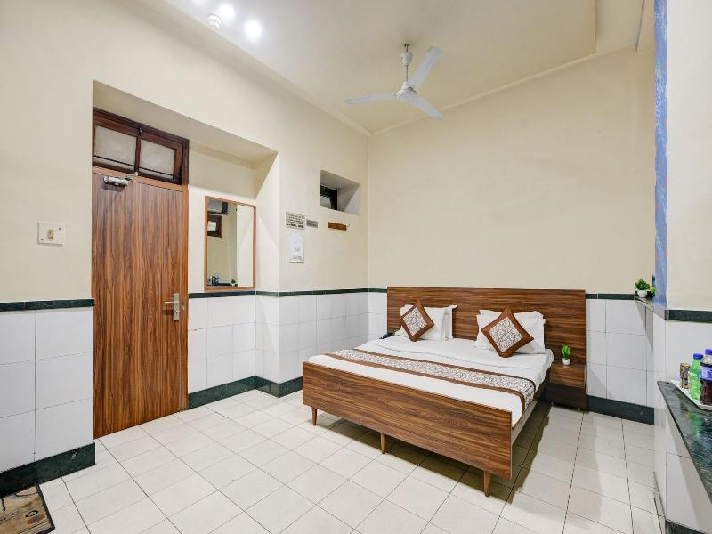 New Royal Hotel image