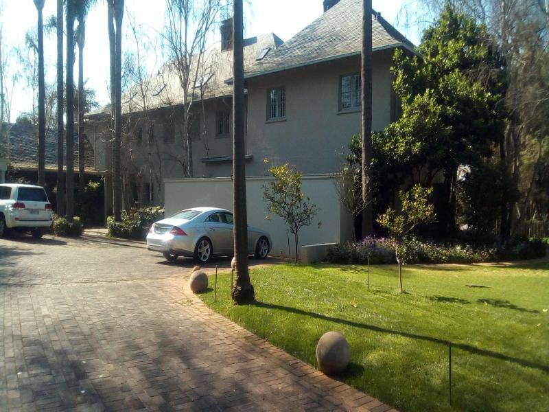 Hoeveld House image