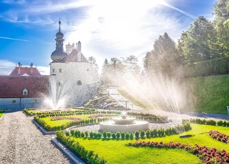 Schloss Thalheim image